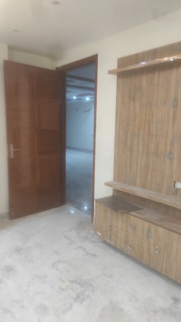 Furnished Amenities in 4 BHK Builder Floor at Vasundhara Sector 3 – for Sale