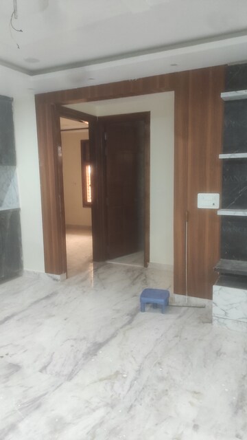 Furnished Amenities in 4 BHK Builder Floor at Vasundhara Sector 3 – for Sale