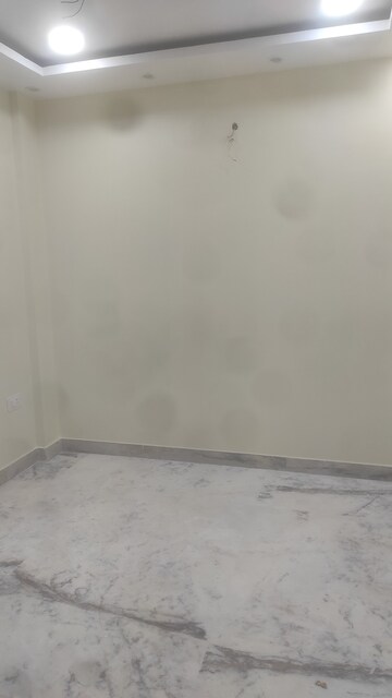 Building Lobby in 4 BHK Builder Floor at Vasundhara Sector 3 – for Sale