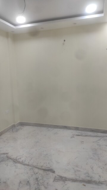 Building Lobby in 4 BHK Builder Floor at Vasundhara Sector 3 – for Sale