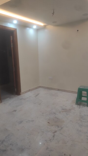 Furnished Amenities in 4 BHK Builder Floor at Vasundhara Sector 3 – for Sale