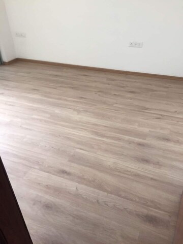 Room in 2 BHK Apartment at Amanora Adreno Towers, Hadapsar – for Sale