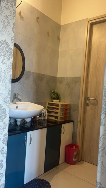 Bathroom in 4 BHK Apartment at Amanora Adreno Towers, Hadapsar – for Sale
