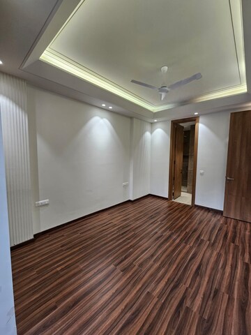 Bedroom in 3 BHK Builder Floor at Dlf Phase I – for Sale