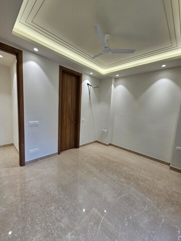 Room in 3 BHK Builder Floor at Dlf Phase I – for Sale