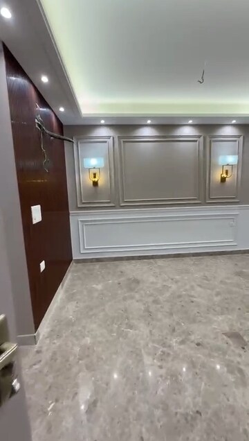 Furnished Amenities in 3 BHK Builder Floor at Paschim Vihar – for Sale