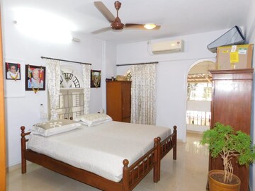 Bedroom in 4 BHK Villa at Swan Lake Apartment, Khar West – for Sale