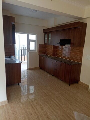 Room in 3 BHK Apartment at Eldeco Live By The Greens, Sector 150 – for Sale