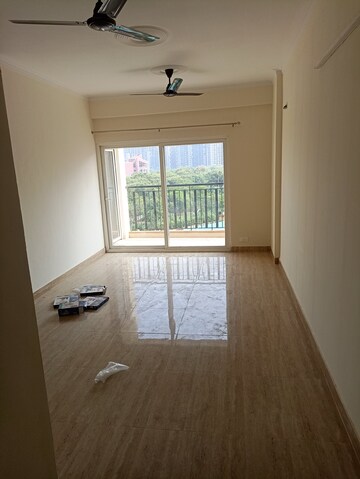 Room in 3 BHK Apartment at Eldeco Live By The Greens, Sector 150 – for Sale