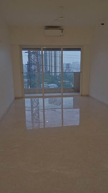 Room in 3 BHK Apartment at Kalpataru Radiance, Goregaon West – for Sale