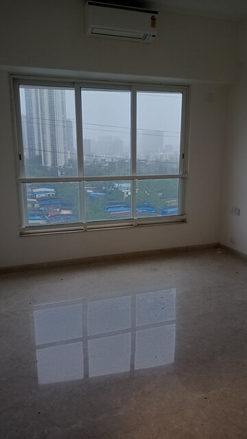 Room in 3 BHK Apartment at Kalpataru Radiance, Goregaon West – for Sale