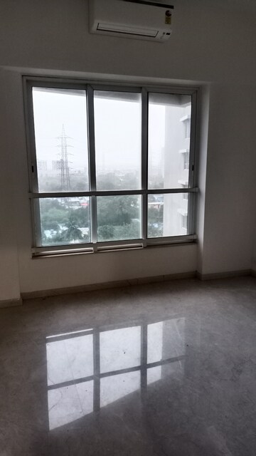 Room in 3 BHK Apartment at Kalpataru Radiance, Goregaon West – for Sale