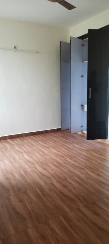Room in 2 BHK Apartment at Pareena Micasa, Sector 68 – for Sale