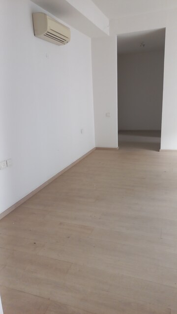 Room in 3 BHK Apartment at Ireo Victory Valley, Sector 67 – for Sale