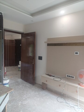 Furnished Amenities in 3.5 BHK Builder Floor at Ramesh Nagar – for Sale