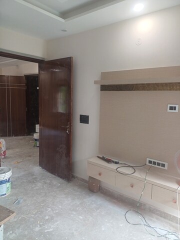 Furnished Amenities in 3.5 BHK Builder Floor at Ramesh Nagar – for Sale