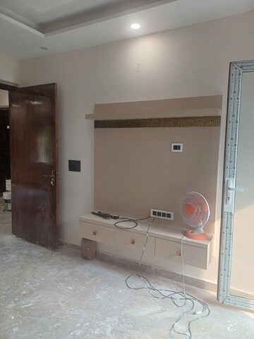 Furnished Amenities in 3.5 BHK Builder Floor at Ramesh Nagar – for Sale