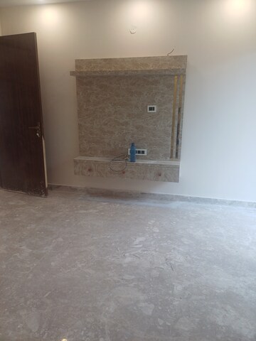 Room in 3.5 BHK Builder Floor at Ramesh Nagar – for Sale