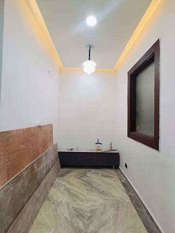 Room in 4 BHK Builder Floor at Green Fields Colony – for Sale