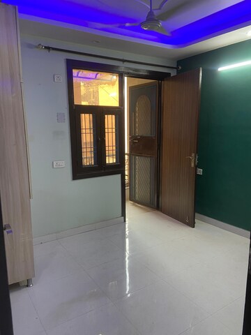 Room in 2 BHK Builder Floor at Mahavir Enclave – for Sale