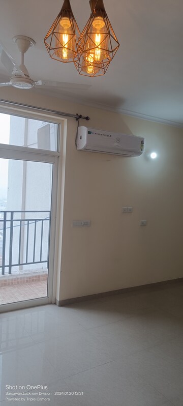 Room in 2.5 BHK Apartment at Grand Omaxe, Gomti Nagar – for Sale