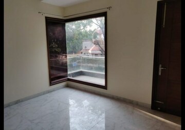 Room in 2 BHK Builder Floor at Adore Happy Homes, Sector 86 – for Sale