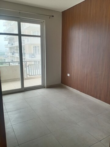 Room in 4 BHK Apartment at SS The Leaf, Sector 85 – for Sale