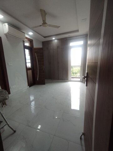 Room in 3 BHK Apartment at Sector 10 Dwarka – for Sale