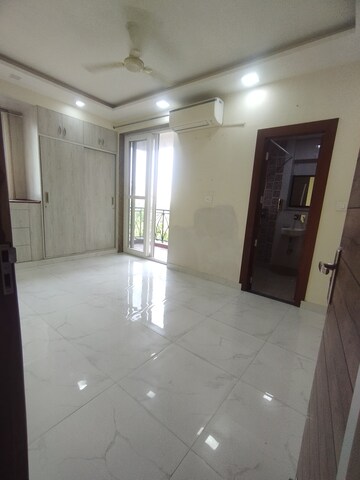 Room in 3 BHK Apartment at Sector 10 Dwarka – for Sale