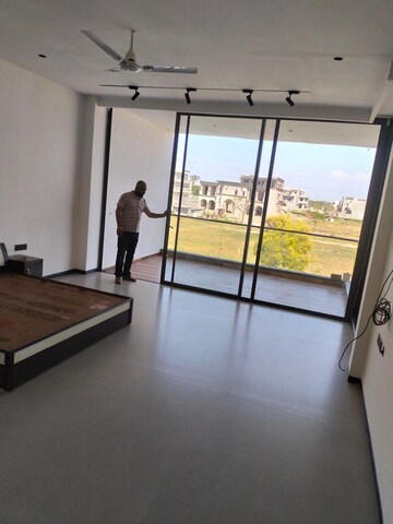 Room in 4 BHK Independent House at Sector 109 – for Sale