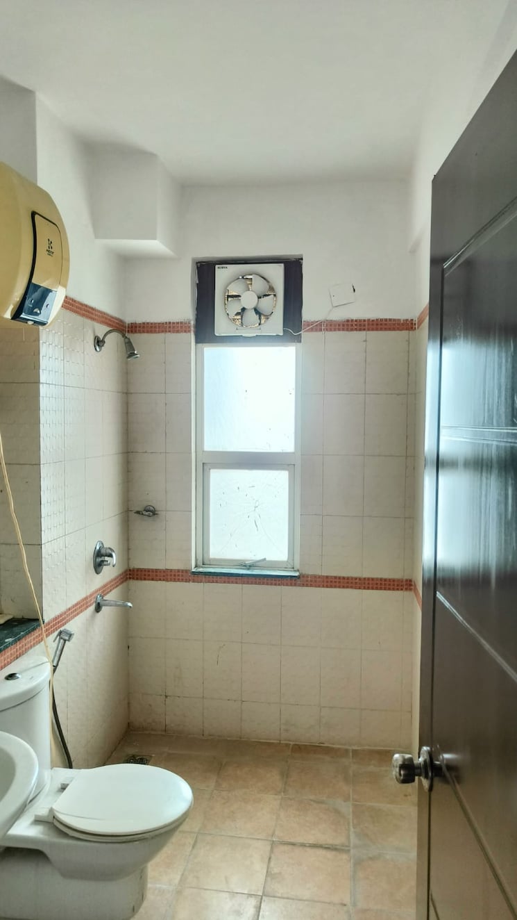 Bathroom, unitech-uniworld-gardens 3 Bedroom 2035 Sq.Ft. Apartment In Sector 47 Gurgaon 7297693