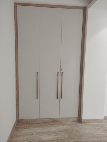 Room in 4 BHK Builder Floor at South Extension I – for Sale