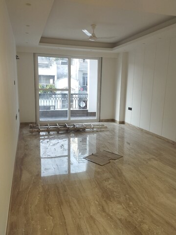 Room in 4 BHK Builder Floor at South Extension I – for Sale