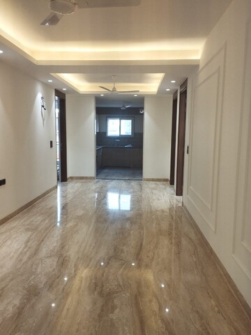 Room in 4 BHK Builder Floor at South Extension I – for Sale