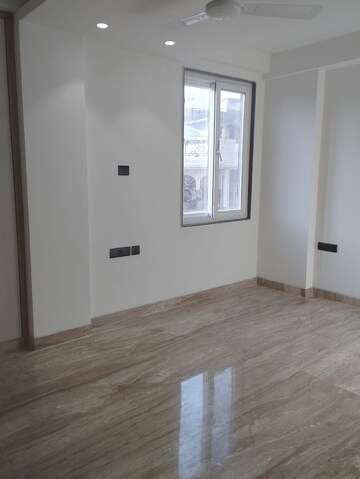 Room in 4 BHK Builder Floor at South Extension I – for Sale