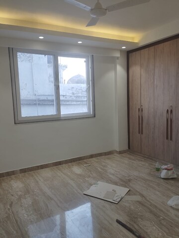 Room in 4 BHK Builder Floor at South Extension I – for Sale