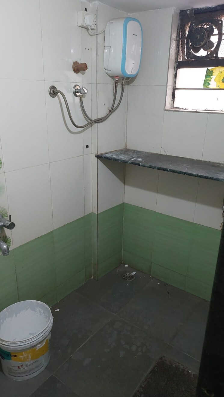 Bathroom, abhishek-chs-shahunagar 2 Bedroom 850 Sq.Ft. Apartment In Shahunagar Pune 7297792