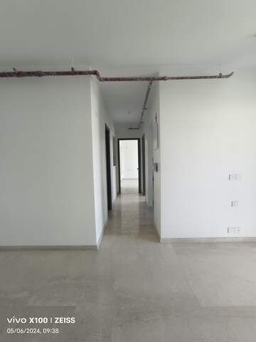 Room in 2 BHK Apartment at Kalpataru Paramount A, Kapur Bawdi – for Sale