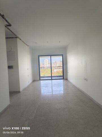 Room in 2 BHK Apartment at Kalpataru Paramount A, Kapur Bawdi – for Sale
