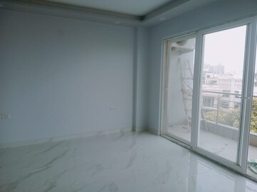 Room in 3 BHK Apartment at DLF Hamilton Court, Sector 27 – for Sale