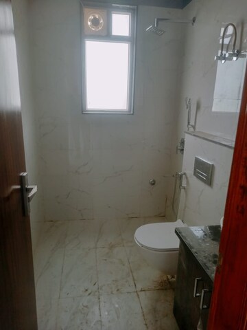 Bathroom in 3 BHK Apartment at DLF Hamilton Court, Sector 27 – for Sale