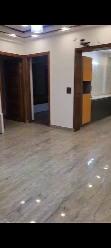 Room in 3 BHK Builder Floor at Sector 85 – for Sale