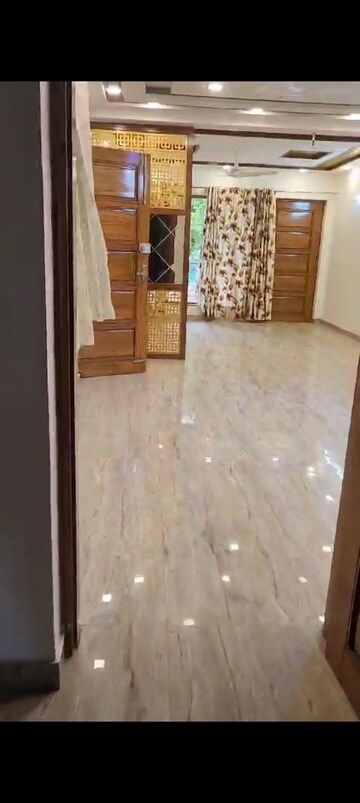 Room in 3 BHK Builder Floor at Sector 85 – for Sale