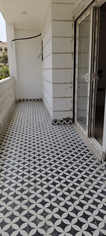 Balcony in 3 BHK Builder Floor at Green Fields Colony – for Sale