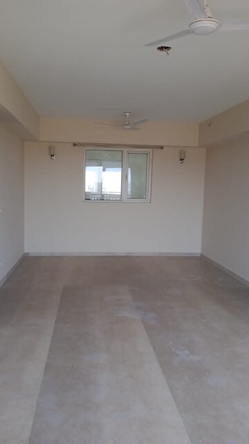 Room in 3.5 BHK Apartment at Emaar Palm Hills, Sector 77 – for Sale