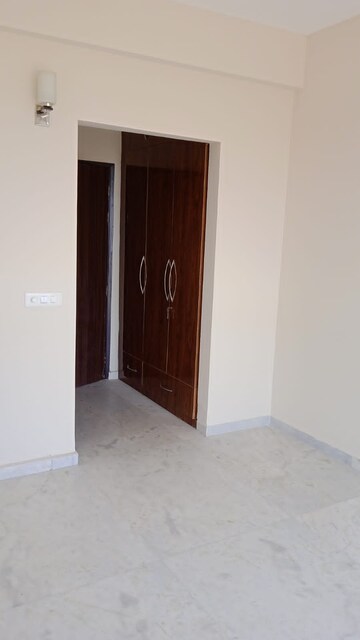Room in 3.5 BHK Apartment at Emaar Palm Hills, Sector 77 – for Sale