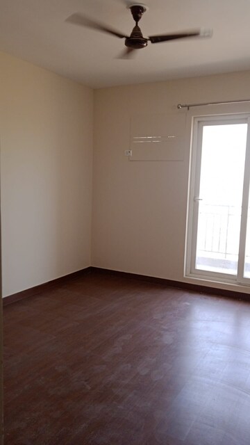 Room in 3.5 BHK Apartment at Emaar Palm Hills, Sector 77 – for Sale