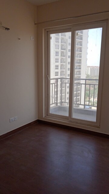 Room in 3.5 BHK Apartment at Emaar Palm Hills, Sector 77 – for Sale