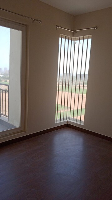 Room in 3.5 BHK Apartment at Emaar Palm Hills, Sector 77 – for Sale