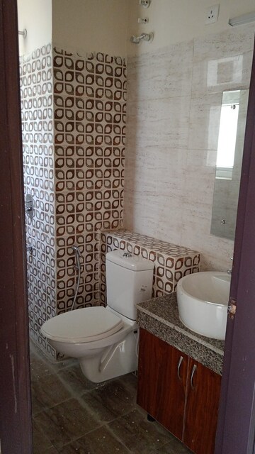 Bathroom in 3.5 BHK Apartment at Emaar Palm Hills, Sector 77 – for Sale